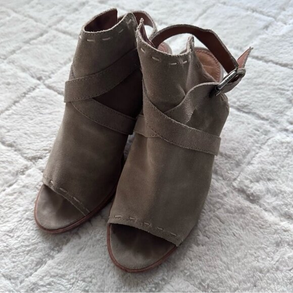 Frye & Co | Donna Suede Ash Slingback Block Heel Sandal | Size 9 - Picture 5 of 13